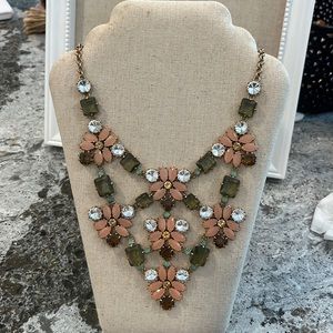 Stella dot fleurette crystal statement necklace
